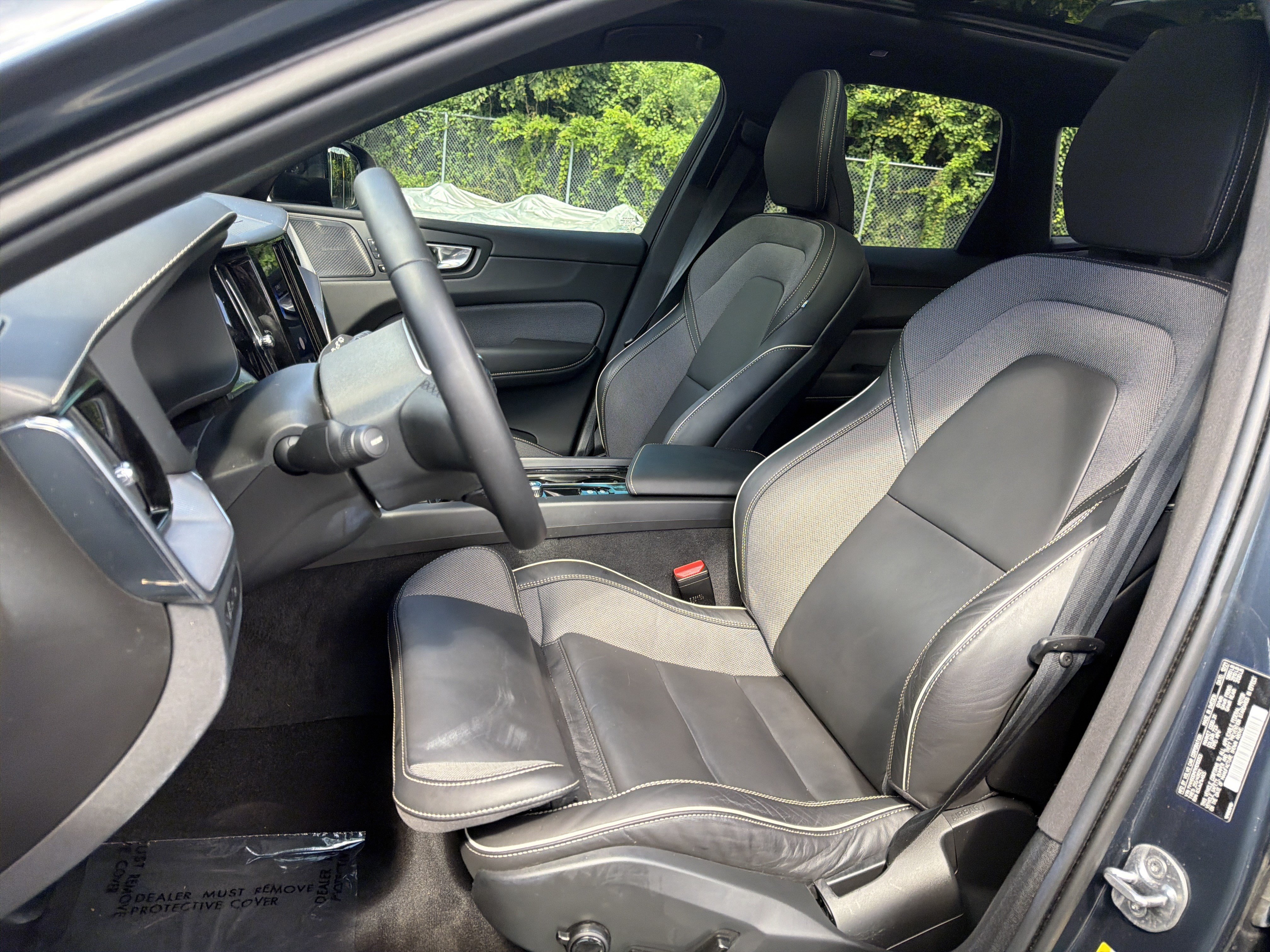 Used 2022 Volvo XC60 T8 R-Design w/ Advanced Package AWD/4WD image 19