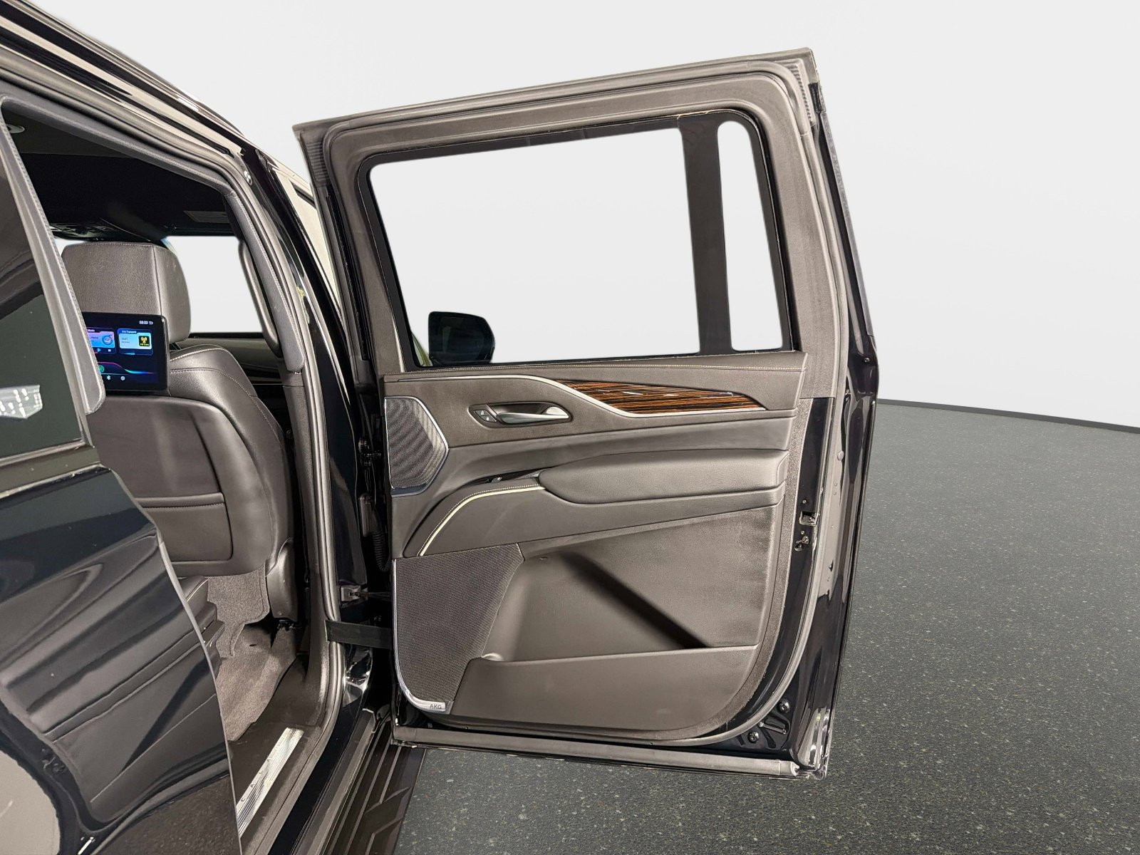 Used 2024 Cadillac Escalade ESV Luxury image 26