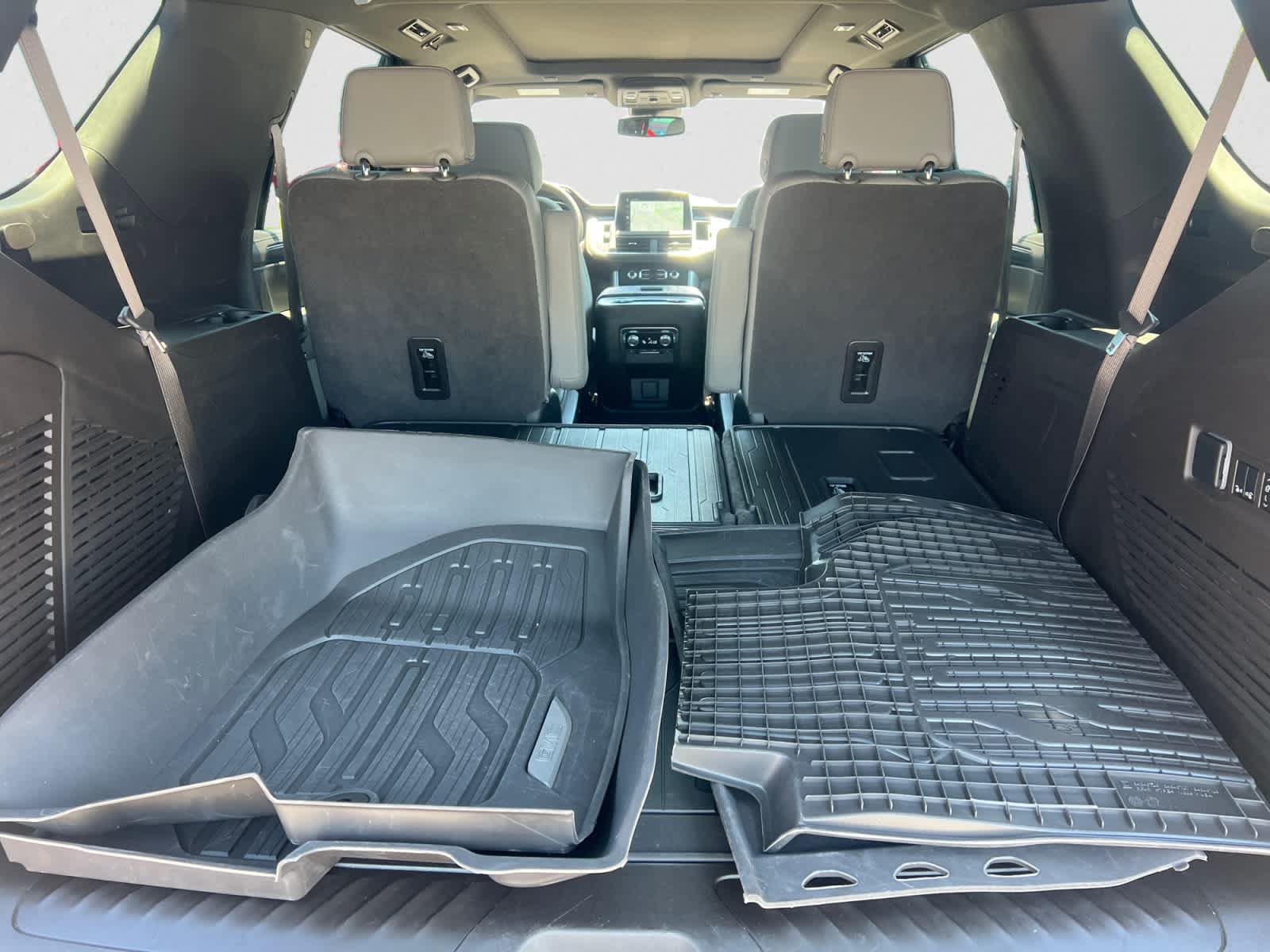 Used 2023 GMC Yukon SLT w/ SLT Premium Package AWD/4WD image 5