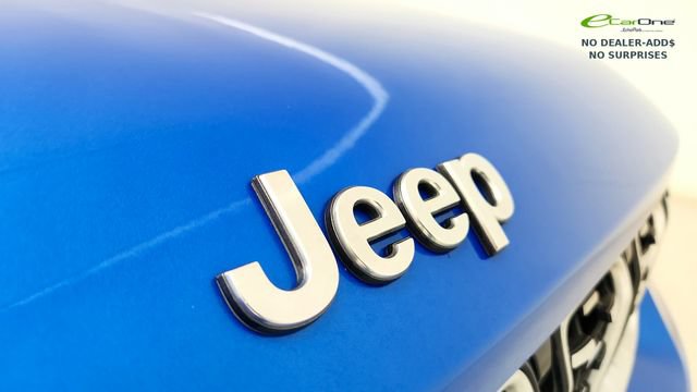 Used 2023 Jeep Grand Cherokee Summit AWD/4WD image 27