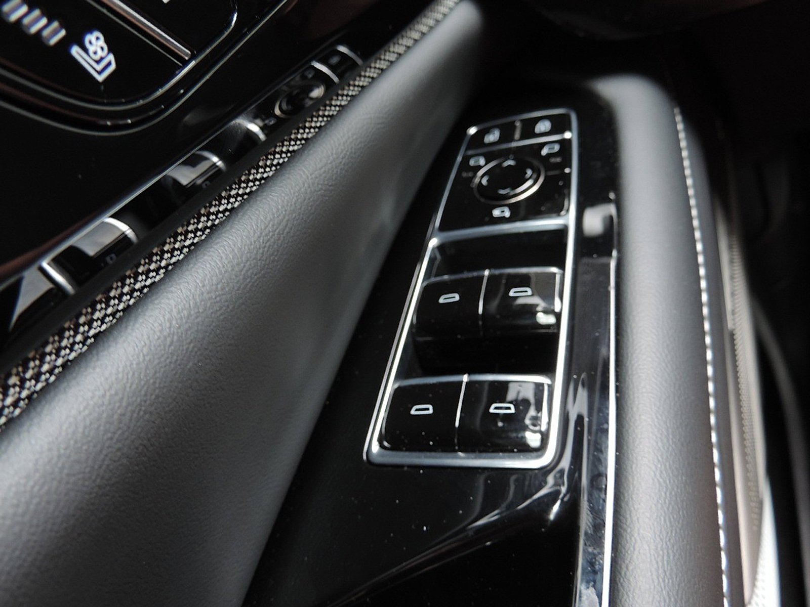 New 2026 Cadillac Optiq Luxury 2 RWD image 21