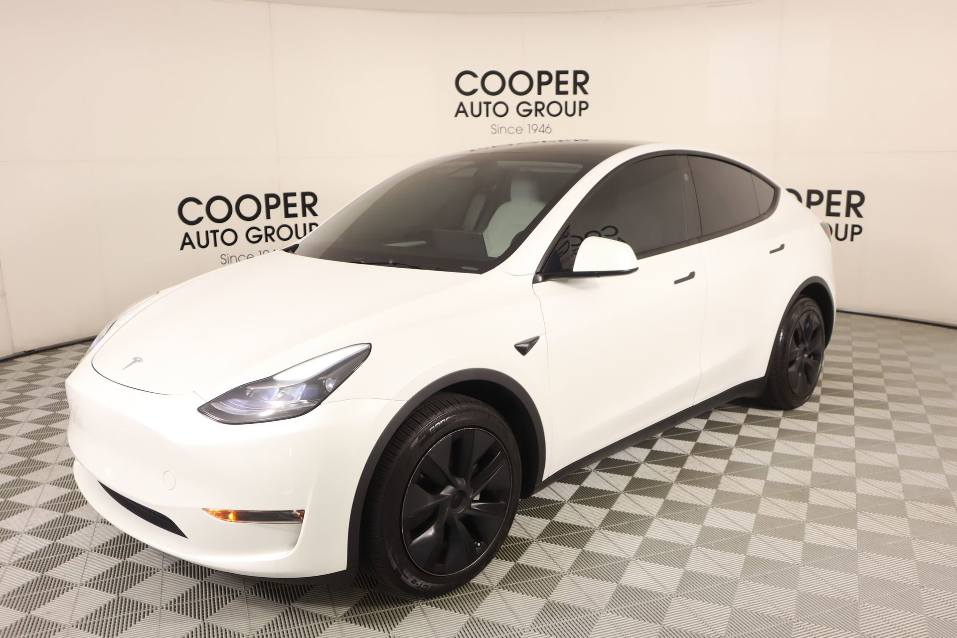 Used 2024 Tesla Model Y Long Range image 8