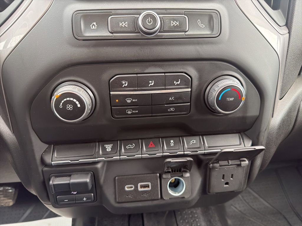 Used 2022 Chevrolet Silverado 2500 Custom w/ Custom Value Package image 15