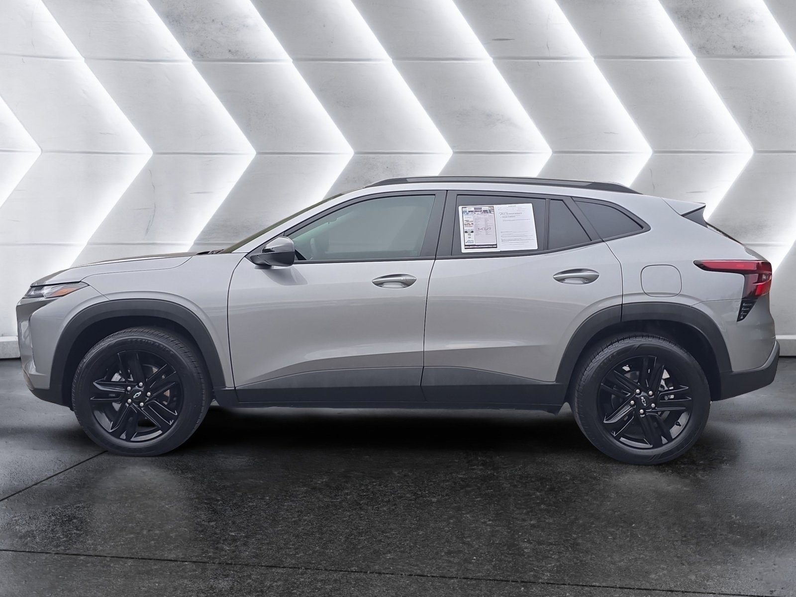 Used 2025 Chevrolet Trax ACTIV w/ Sunroof Package image 2