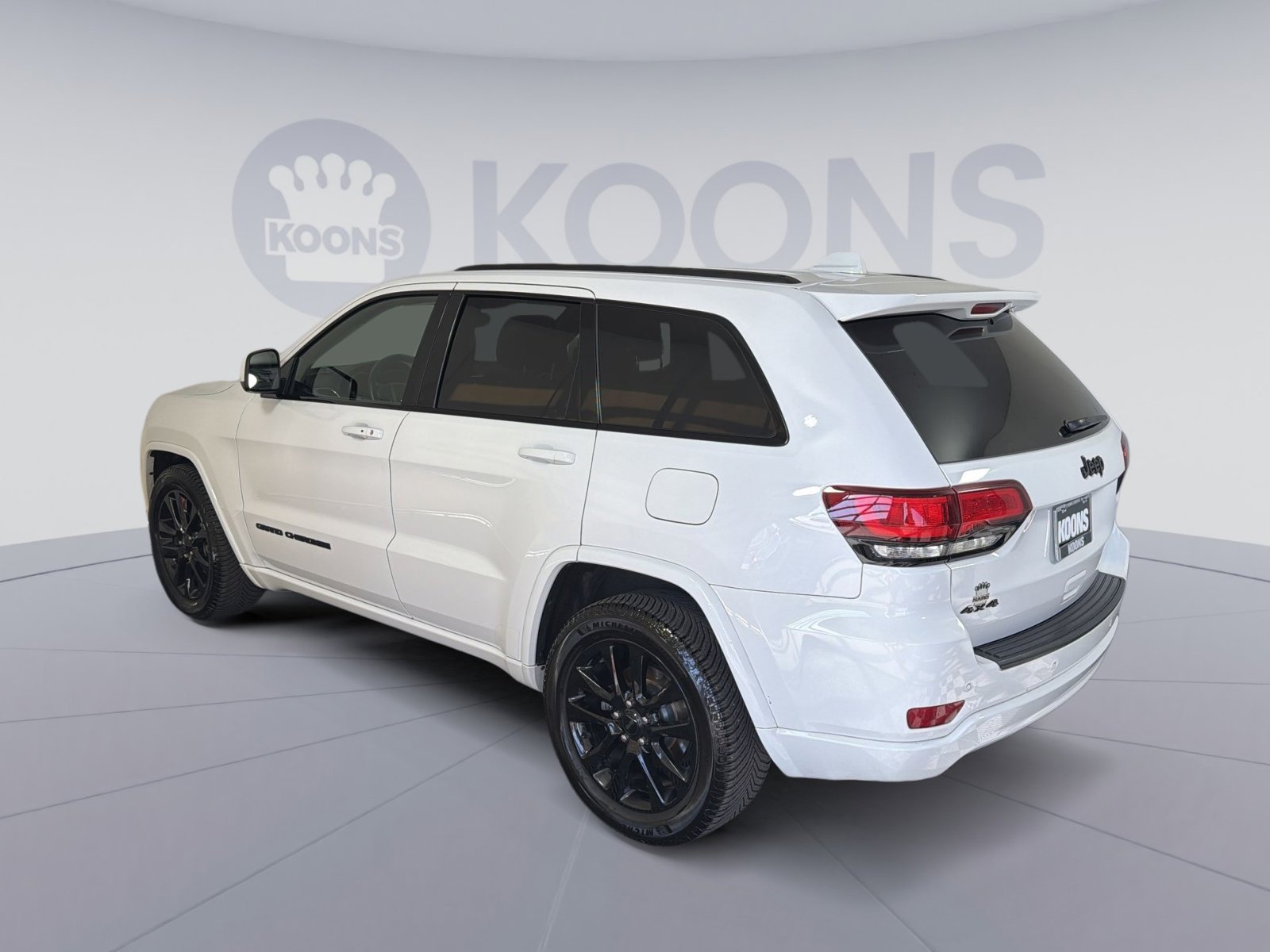 Used 2018 Jeep Grand Cherokee Altitude image 4