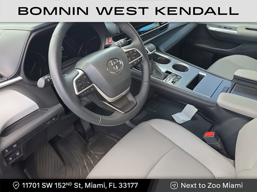 Used 2025 Toyota Sienna XLE image 14