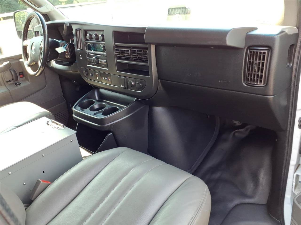 Used 2018 Chevrolet Express 3500 Extended w/ Driver Convenience Package RWD image 12