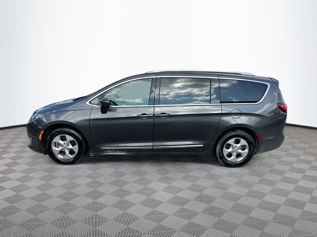 Used 2017 Chrysler Pacifica Touring-L Plus w/ Advanced Safetytec Group FWD image 9