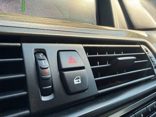 Used 2015 BMW 550i xDrive Sedan AWD/4WD image 25