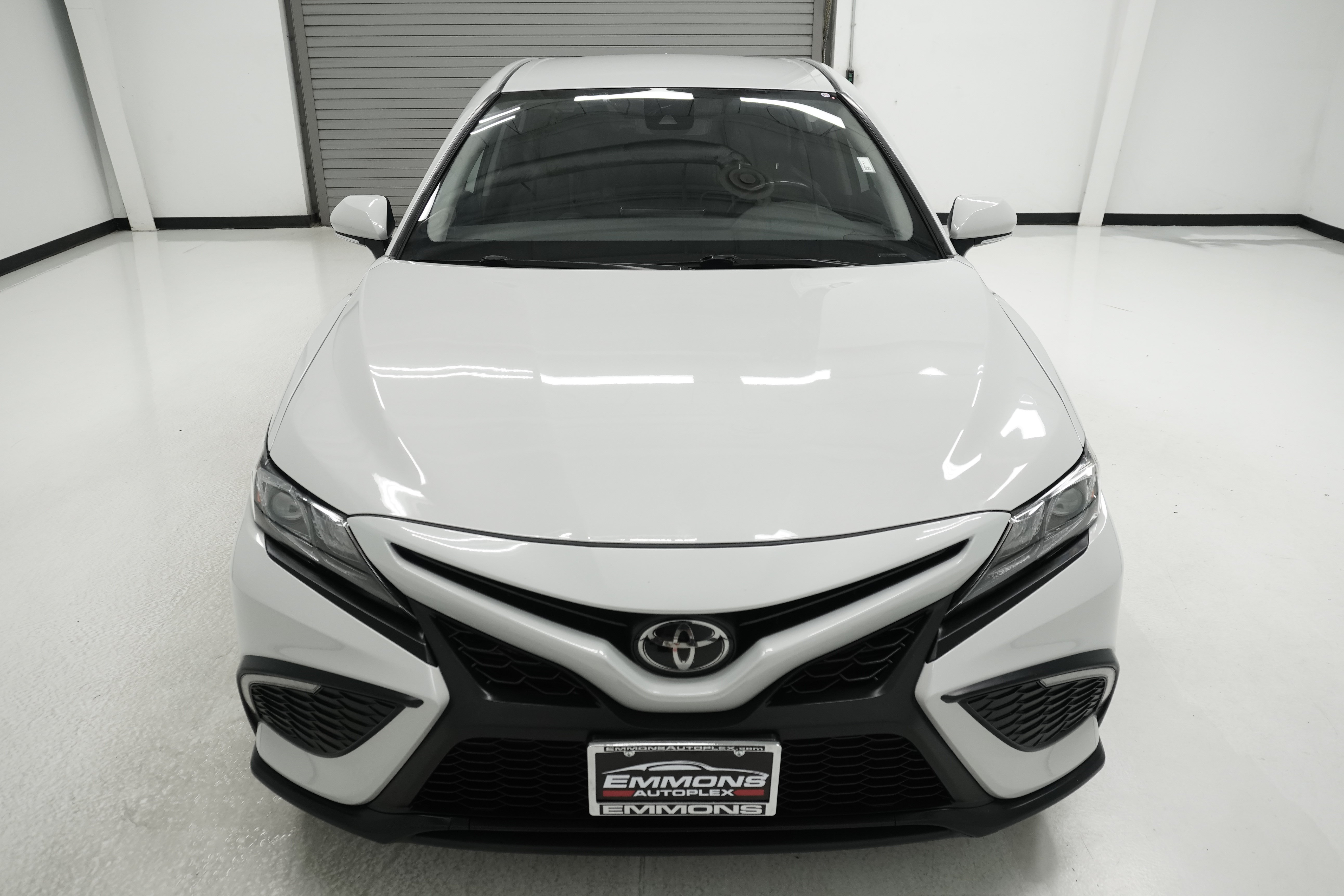 Used 2023 Toyota Camry SE FWD image 2