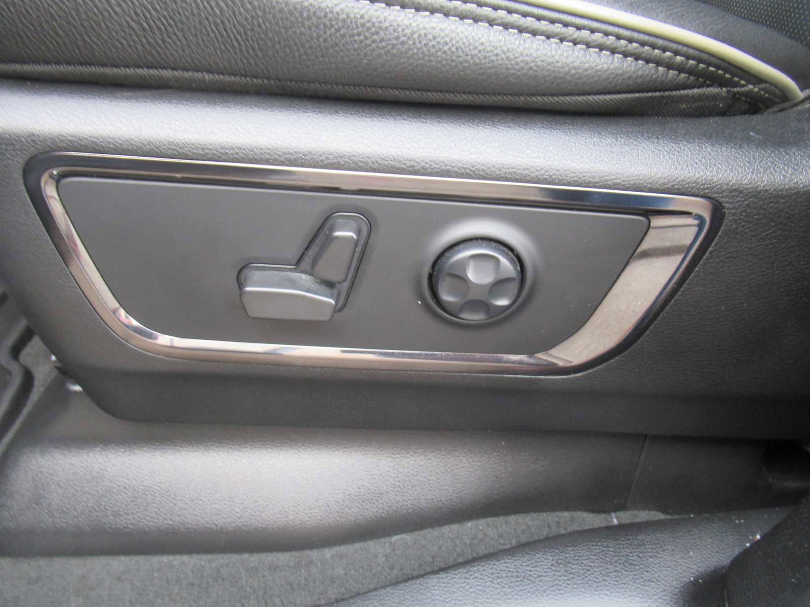 Used 2024 RAM 1500 Limited w/ Body Color Bumper Group image 23