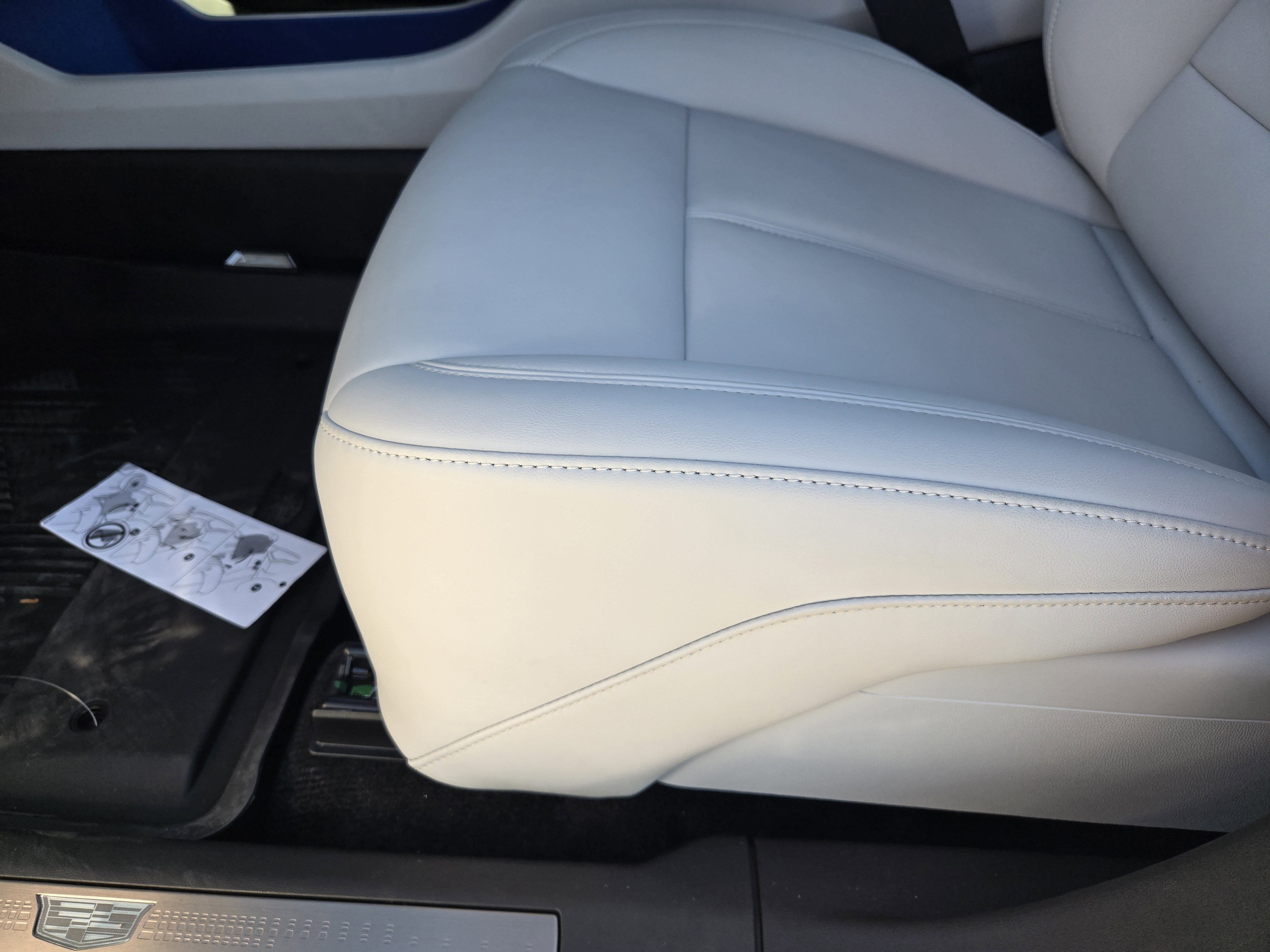 New 2025 Cadillac Optiq Luxury 1 w/ LPO, Floor Liner Package image 17