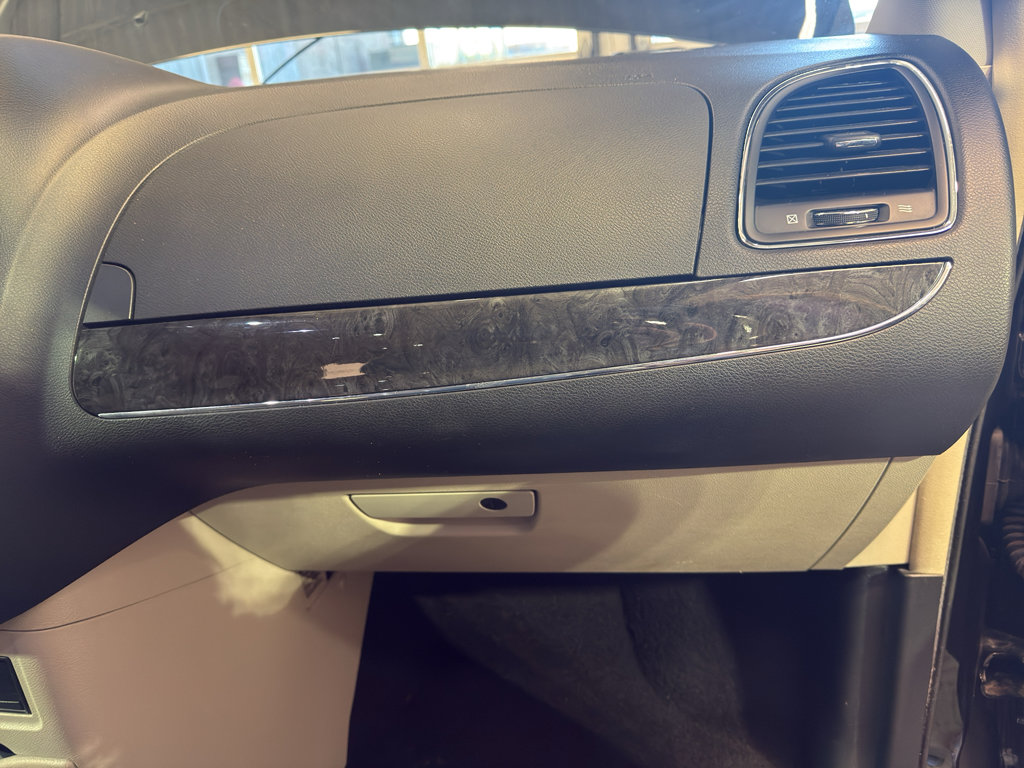 Used 2016 Chrysler Town & Country Touring FWD image 22