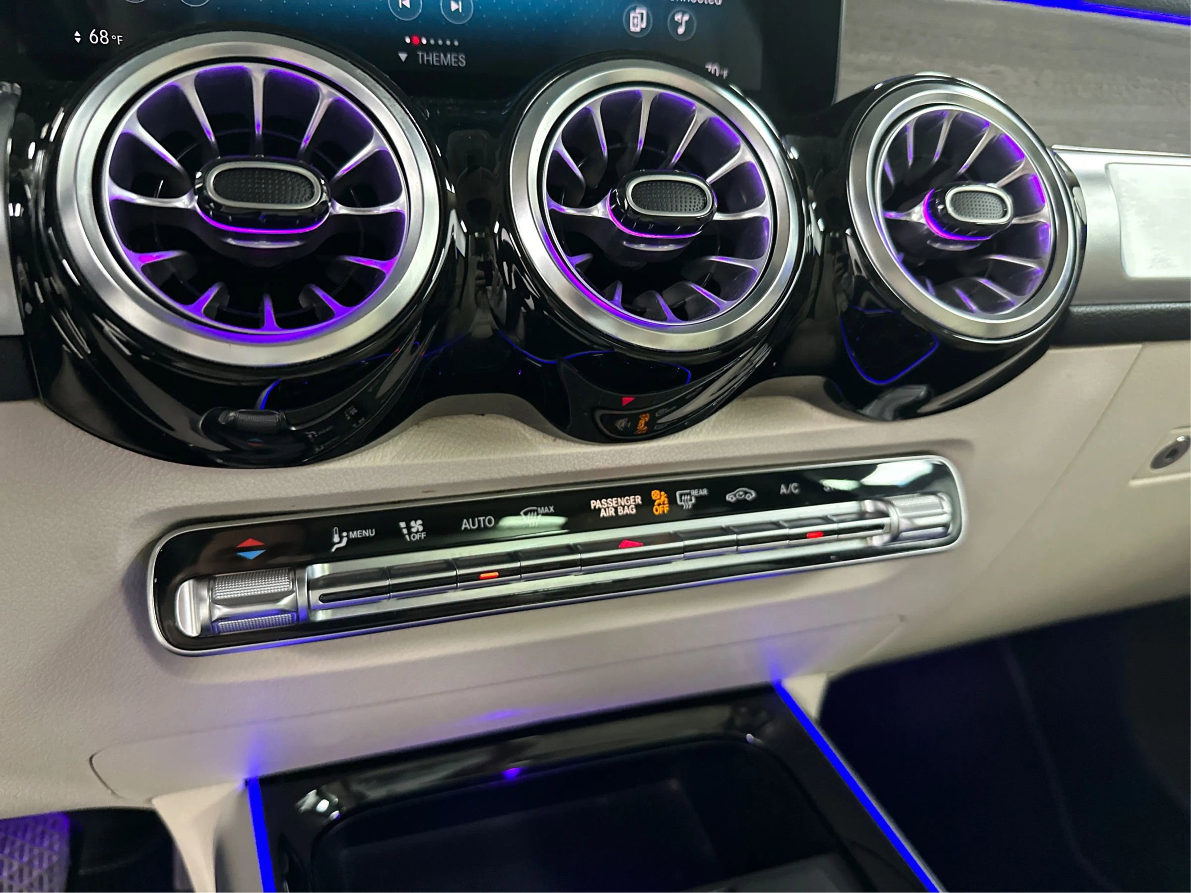 Used 2022 Mercedes-Benz GLB 250 4MATIC w/ Premium Package Lite image 26