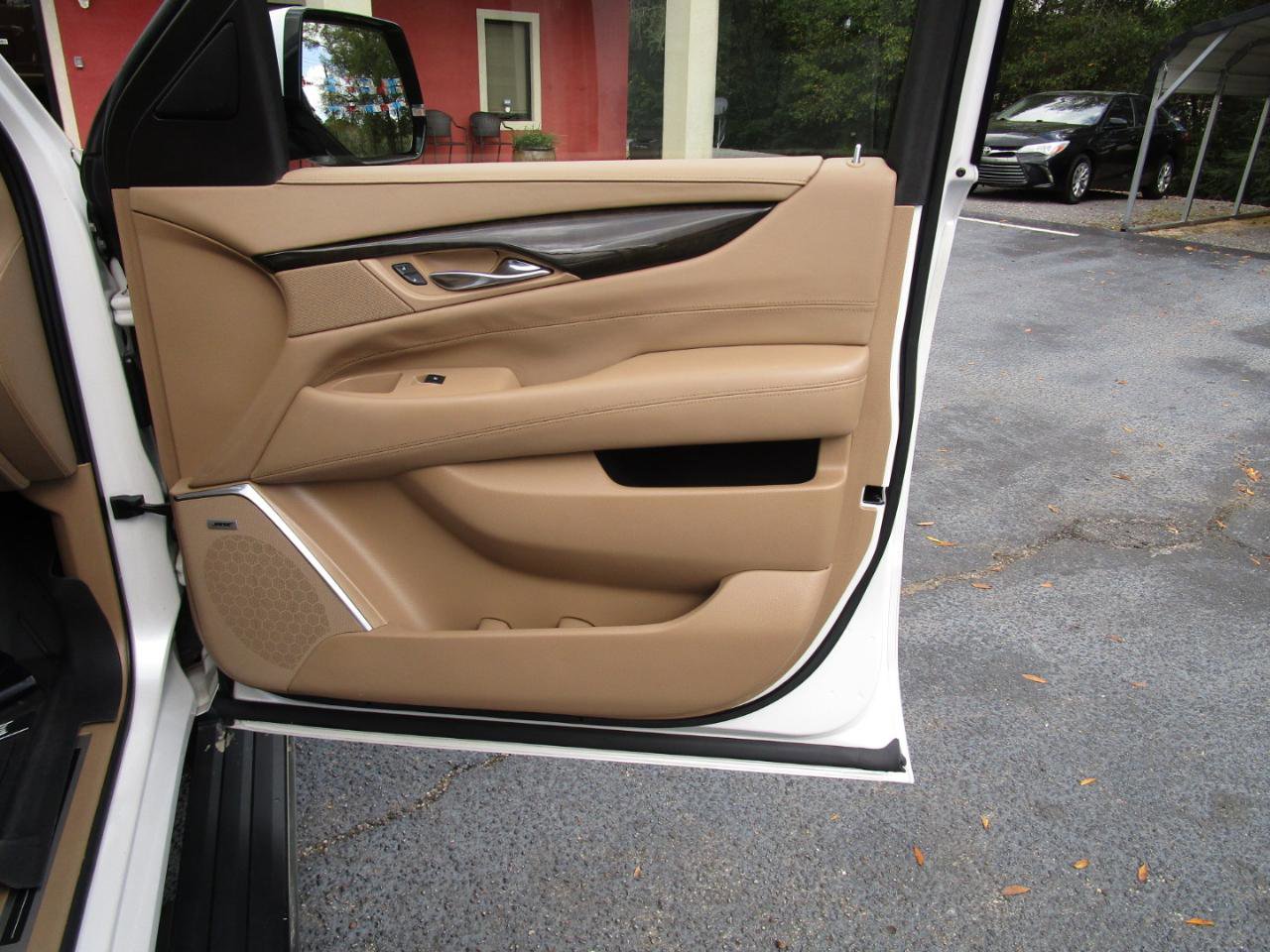 Used 2019 Cadillac Escalade ESV Platinum image 36