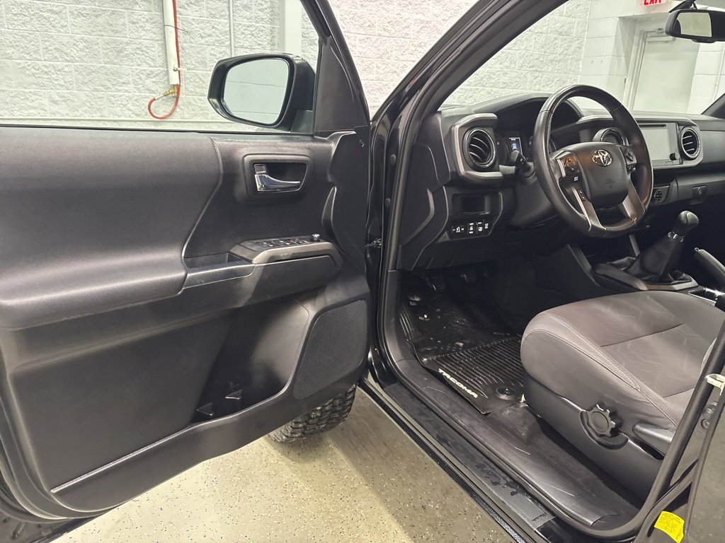 Used 2017 Toyota Tacoma TRD Sport w/ Tow Package image 14
