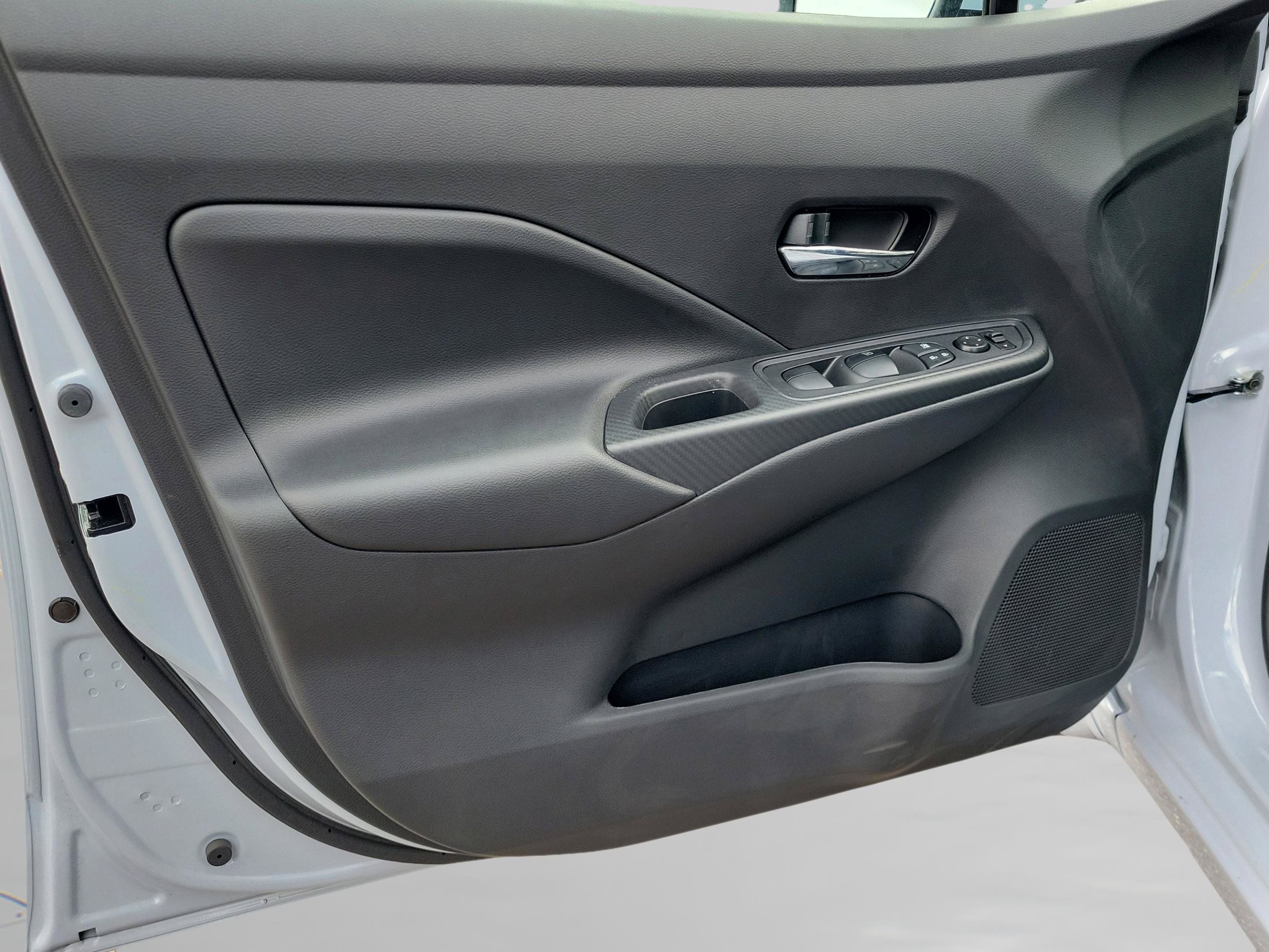 New 2025 Nissan Versa SV w/ Trunk Package FWD image 28