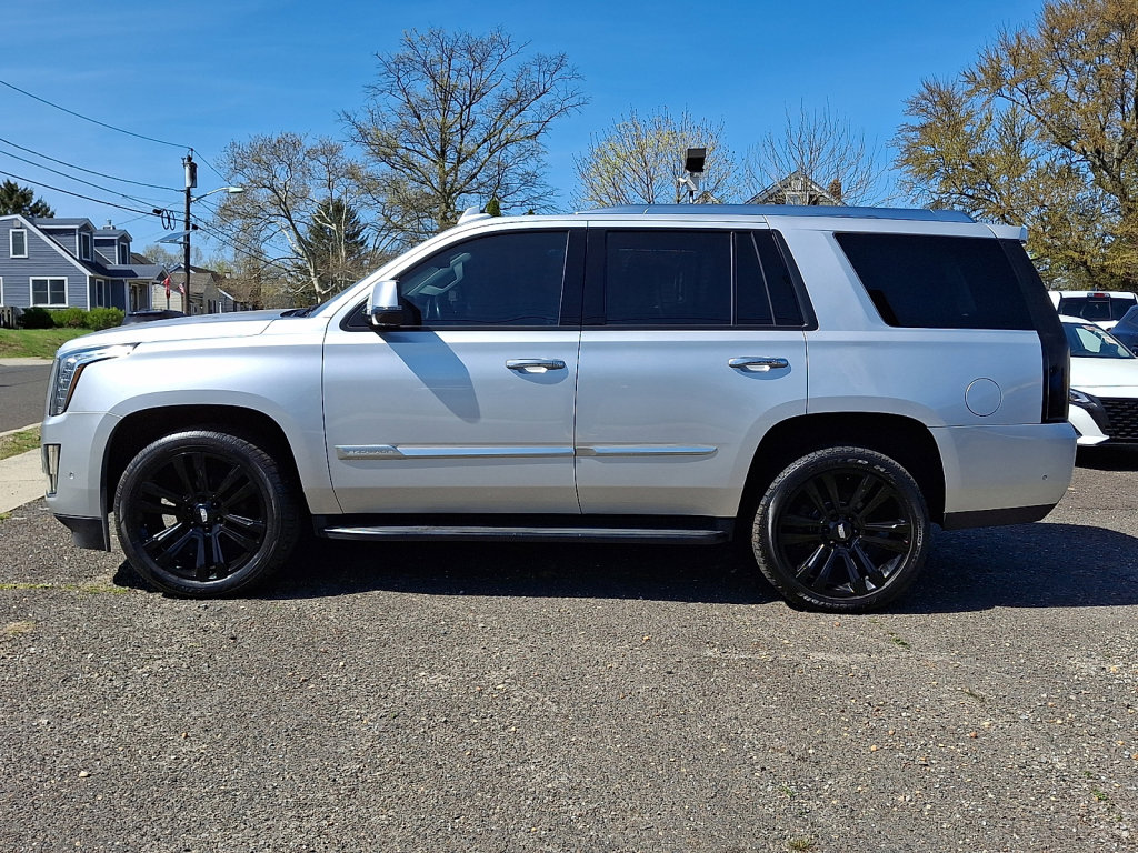 Used 2020 Cadillac Escalade Luxury AWD/4WD image 2