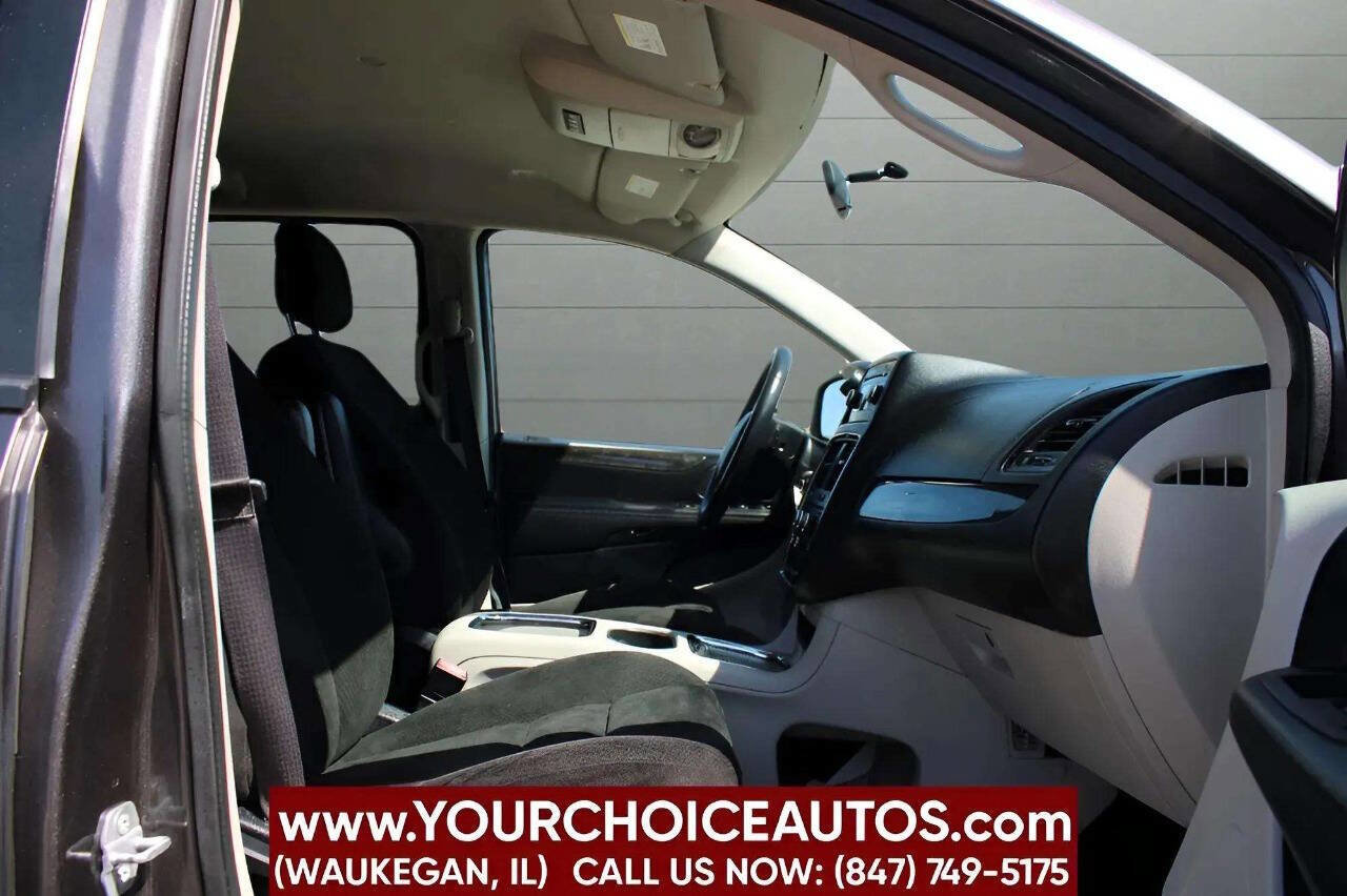 Used 2015 Dodge Grand Caravan SXT w/ Rear Park Assist Package image 17