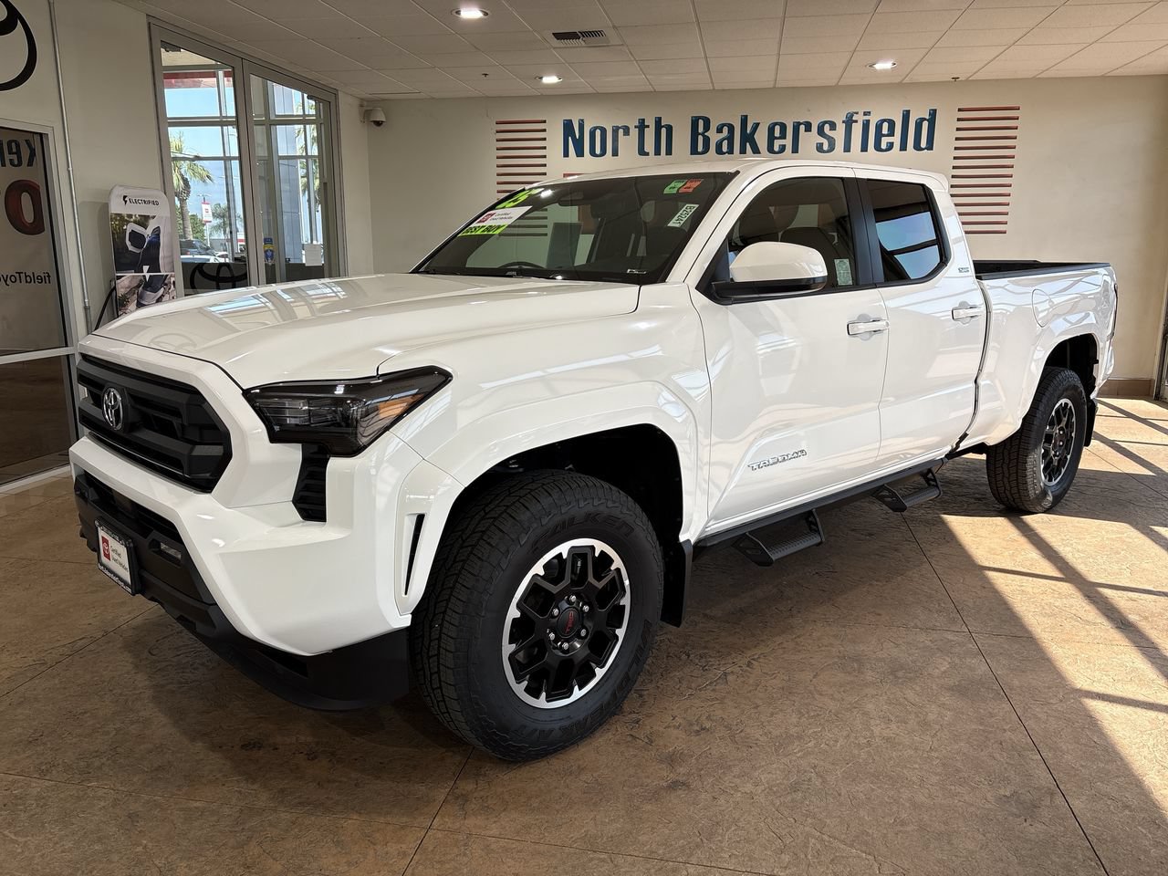Certified 2025 Toyota Tacoma SR5 AWD/4WD image 1