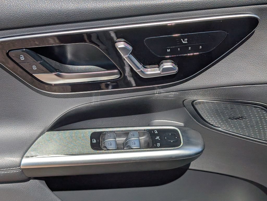 Used 2025 Mercedes-Benz GLC 350e 4MATIC image 23