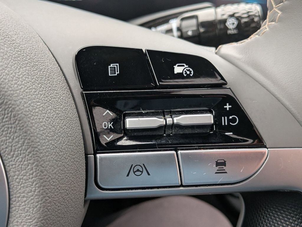 Used 2025 Hyundai Elantra SEL FWD image 15