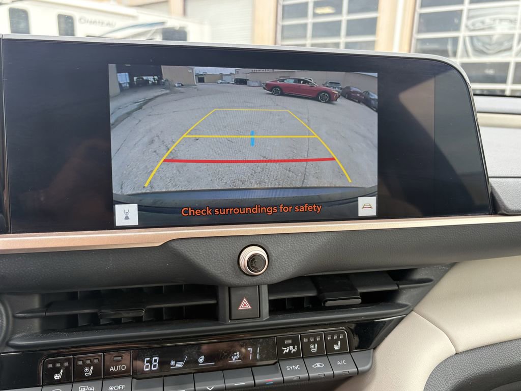 Used 2024 Toyota Crown Limited image 19