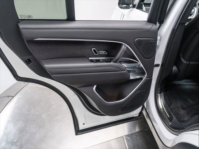 New 2025 Land Rover Range Rover SE image 31