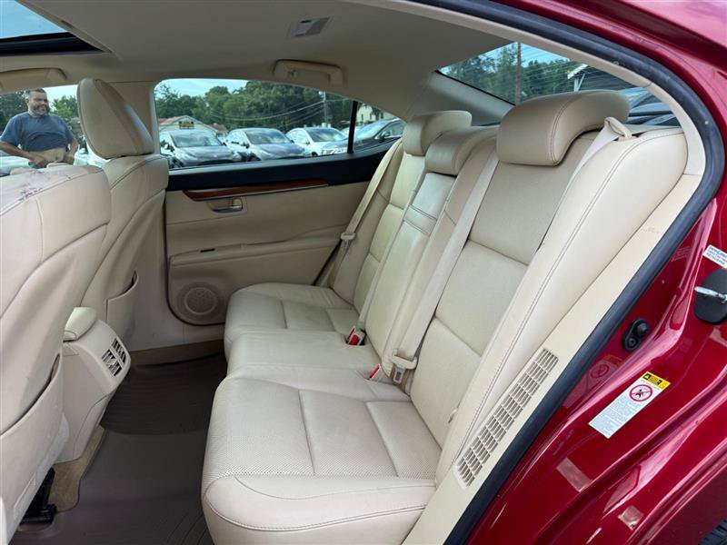 Used 2013 Lexus ES 300h w/ Luxury Pkg FWD image 17