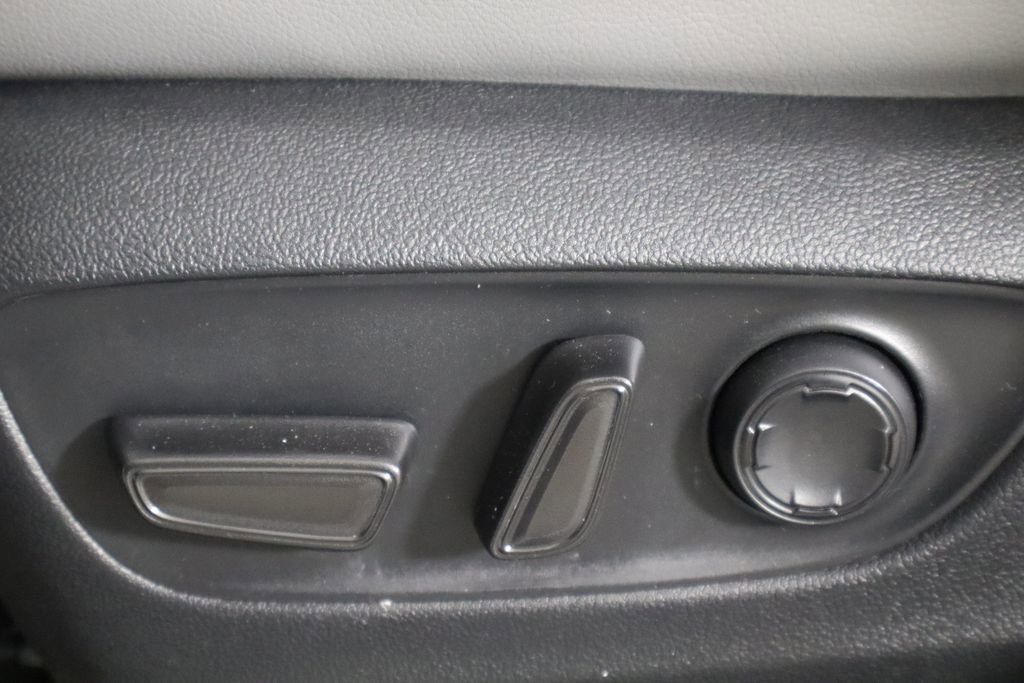 Used 2024 Toyota Sienna XLE image 24