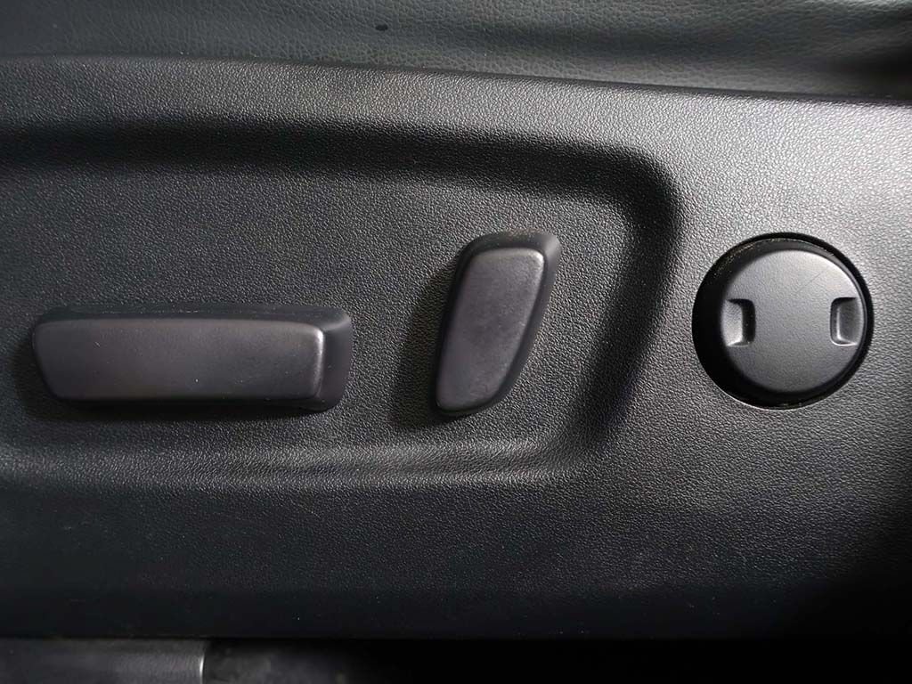 Used 2019 Toyota Highlander SE AWD/4WD image 30