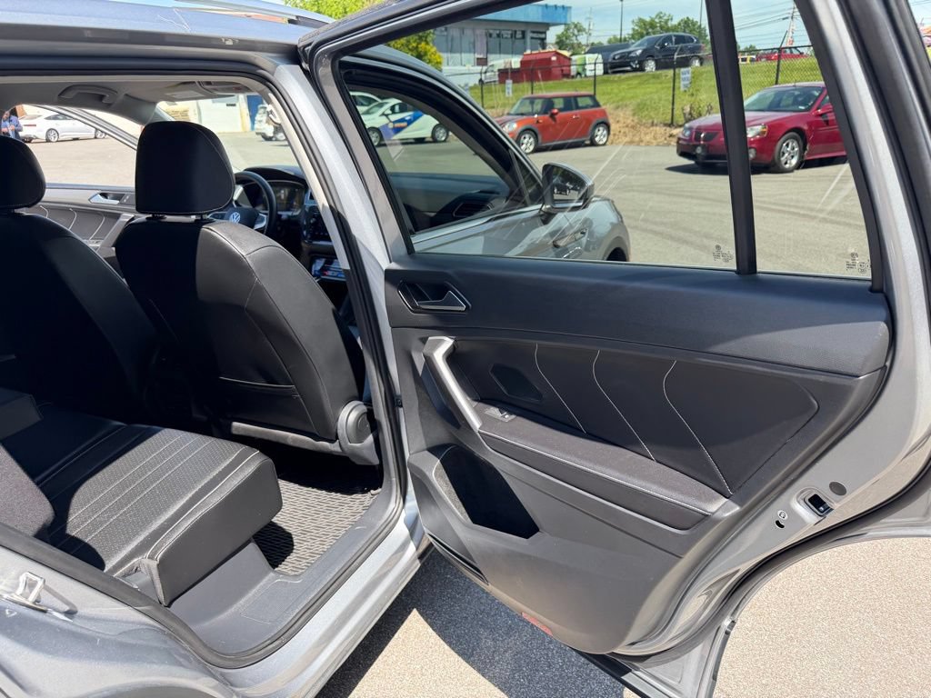 Certified 2023 Volkswagen Tiguan SE FWD image 17