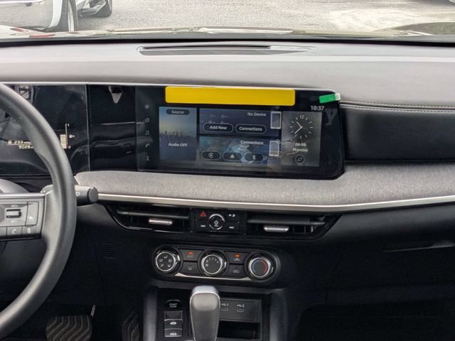 Used 2025 Nissan Kicks SV FWD image 16