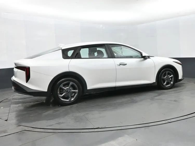 Used 2025 Kia K4 image 4