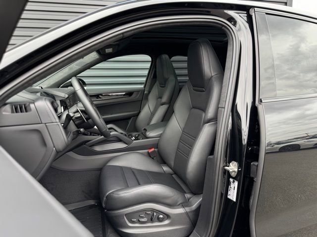 New 2026 Porsche Cayenne GTS image 5