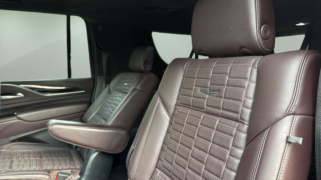 Certified 2022 Cadillac Escalade ESV Premium Luxury Platinum image 15
