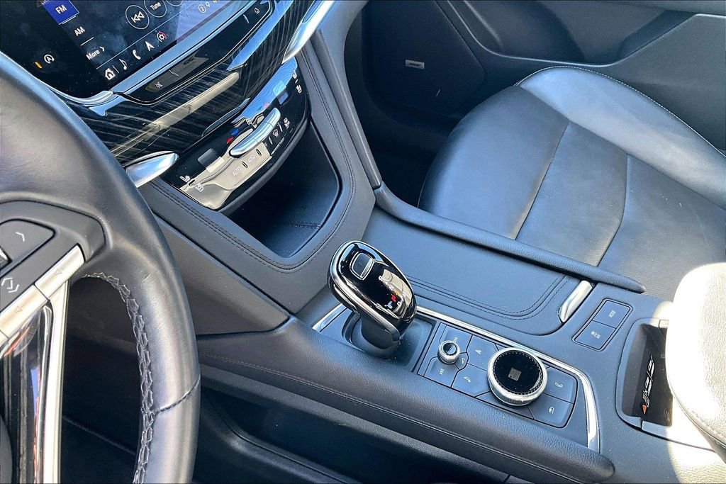 Used 2025 Cadillac XT6 Premium Luxury image 18