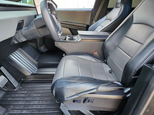 Used 2024 Tesla Cybertruck AWD Crew Cab image 12