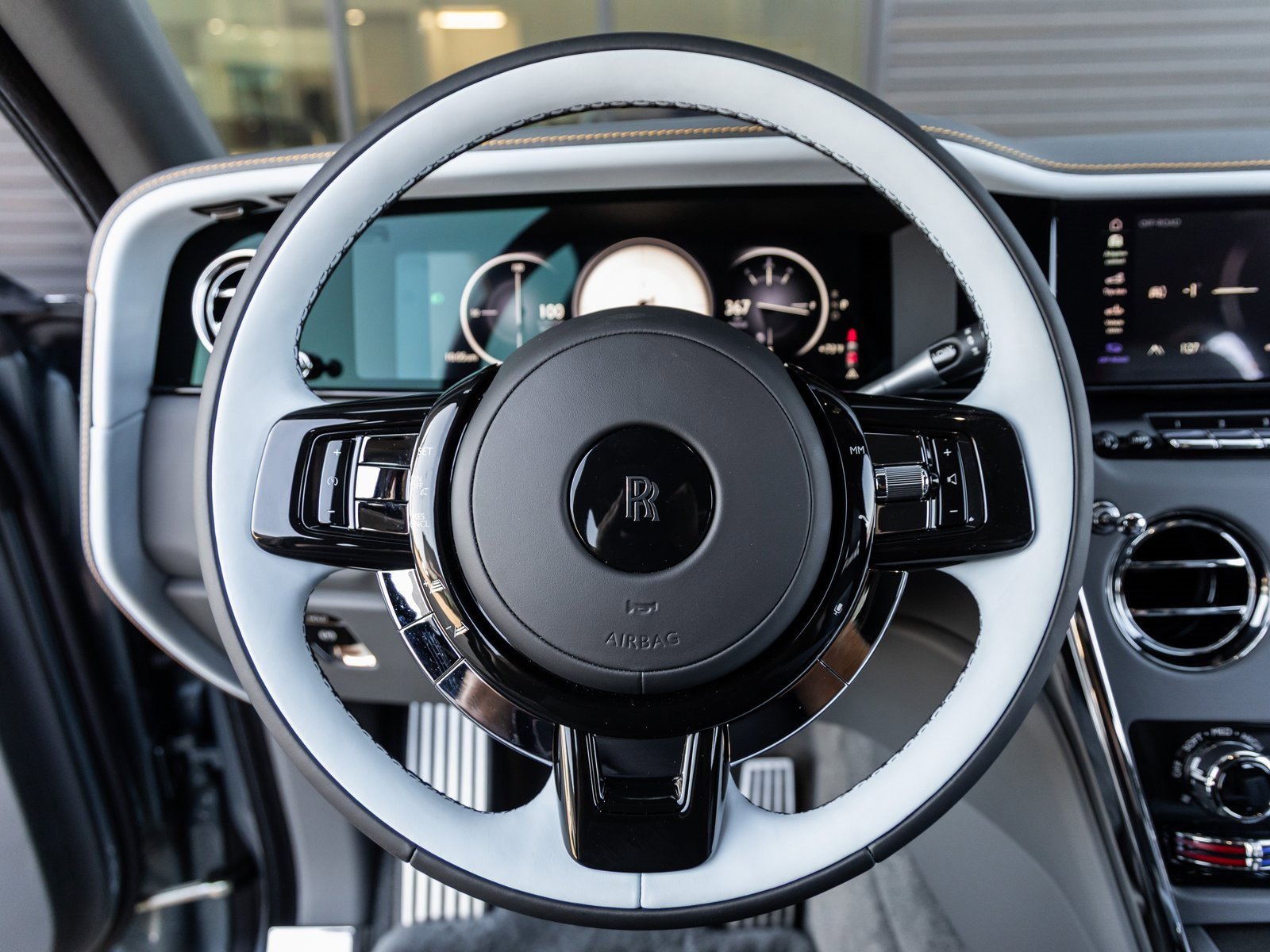 New 2026 Rolls-Royce Cullinan image 32