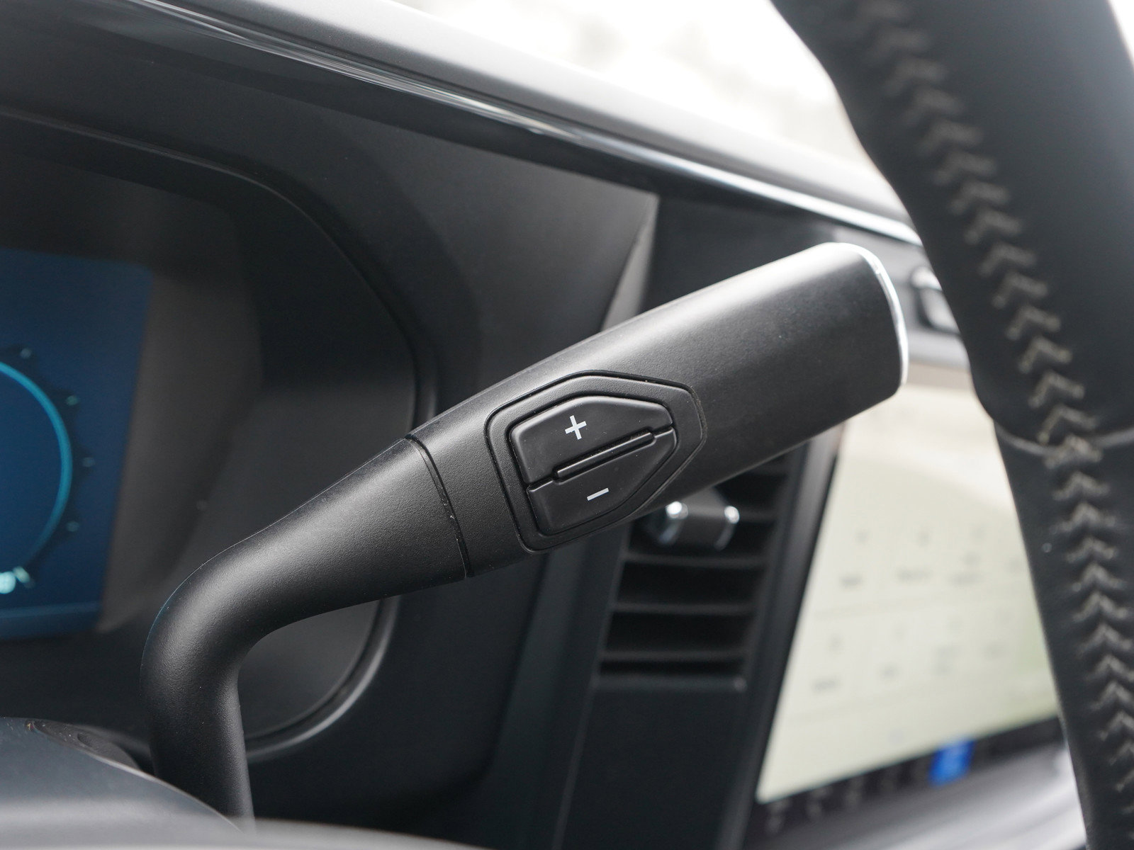 Used 2024 Ford F350 Lariat image 23