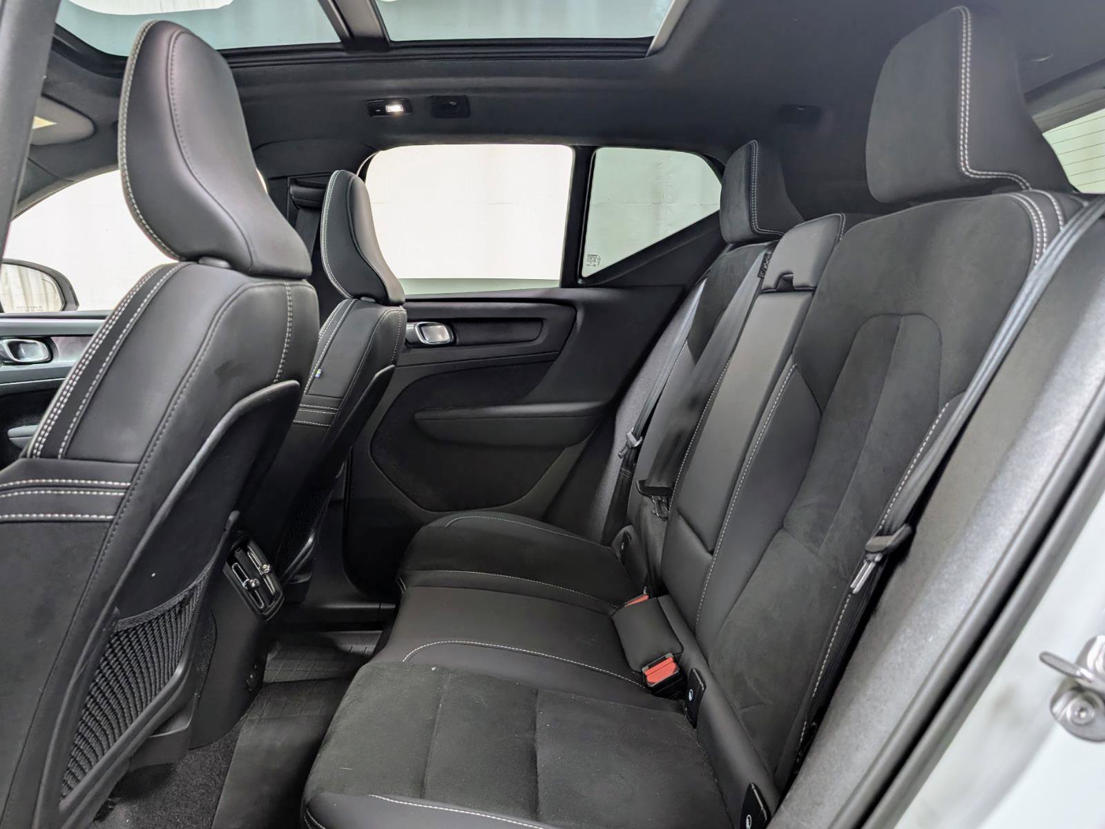 Used 2023 Volvo XC40 Recharge Ultimate w/ Protection Package Premier image 18