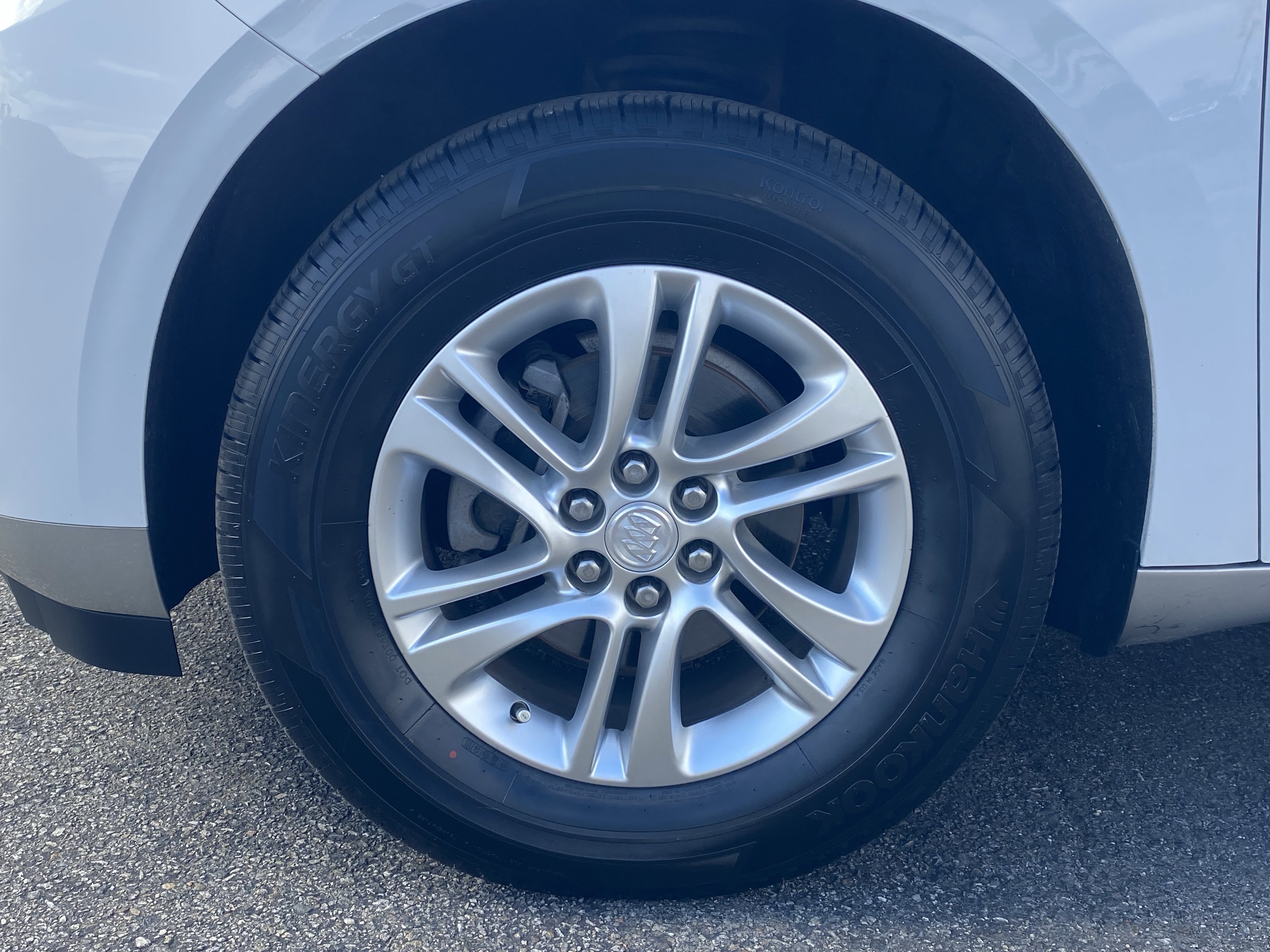 Used 2020 Buick Enclave Essence image 9