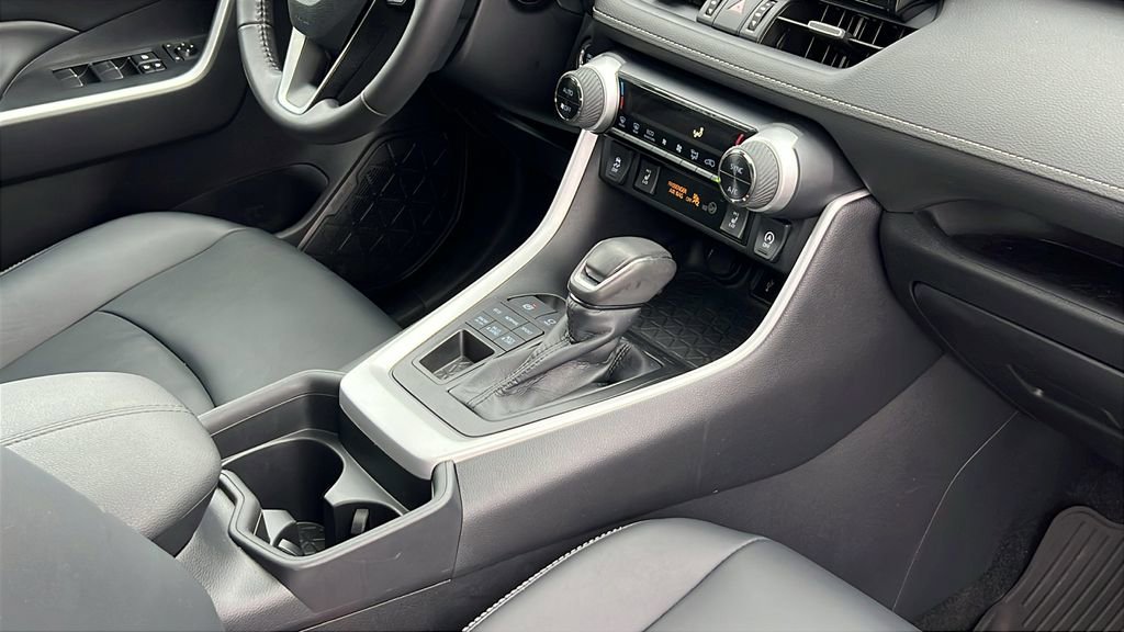 Used 2020 Toyota RAV4 XLE Premium image 12