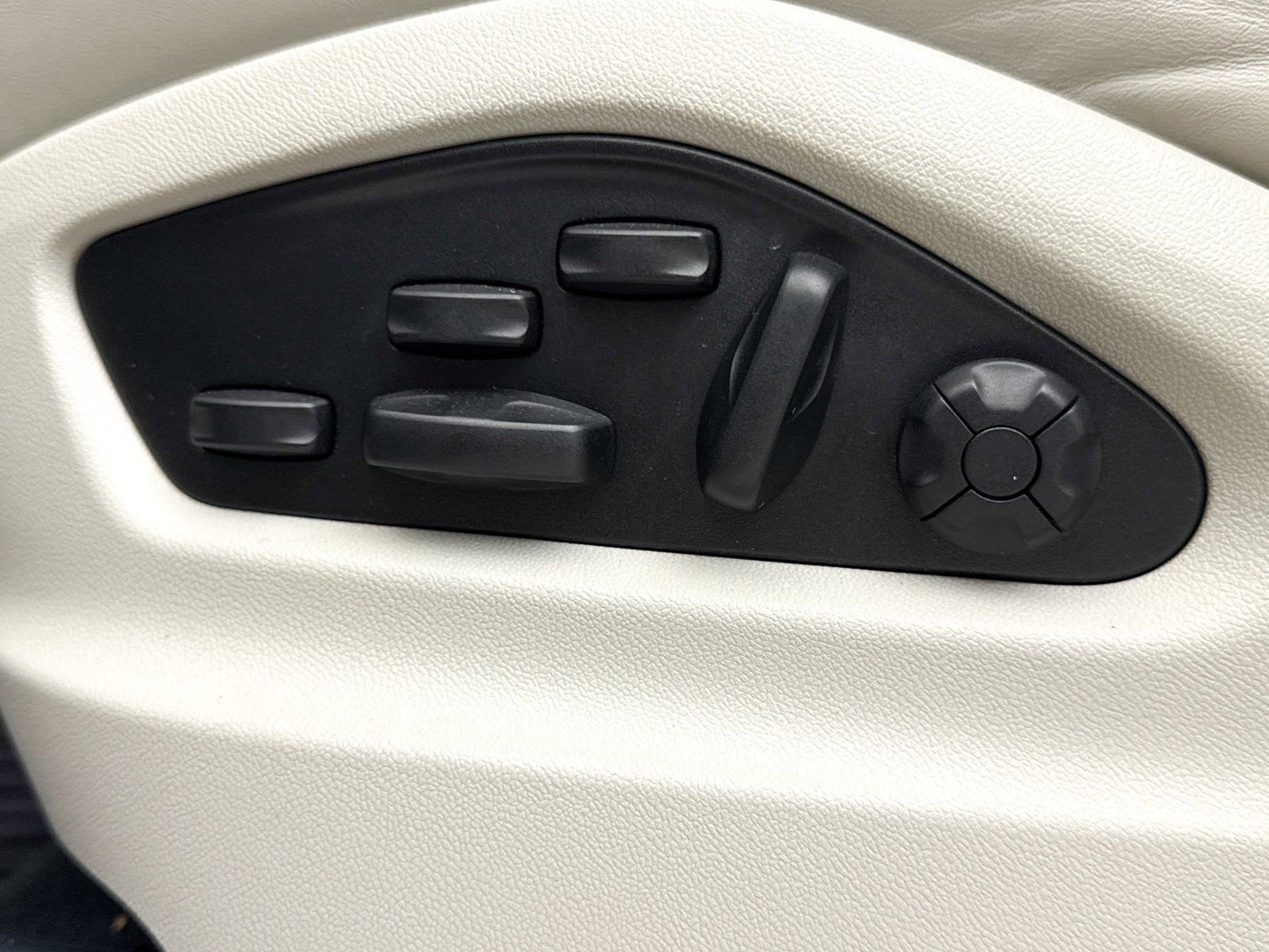 Used 2022 Porsche Cayenne Turbo image 38