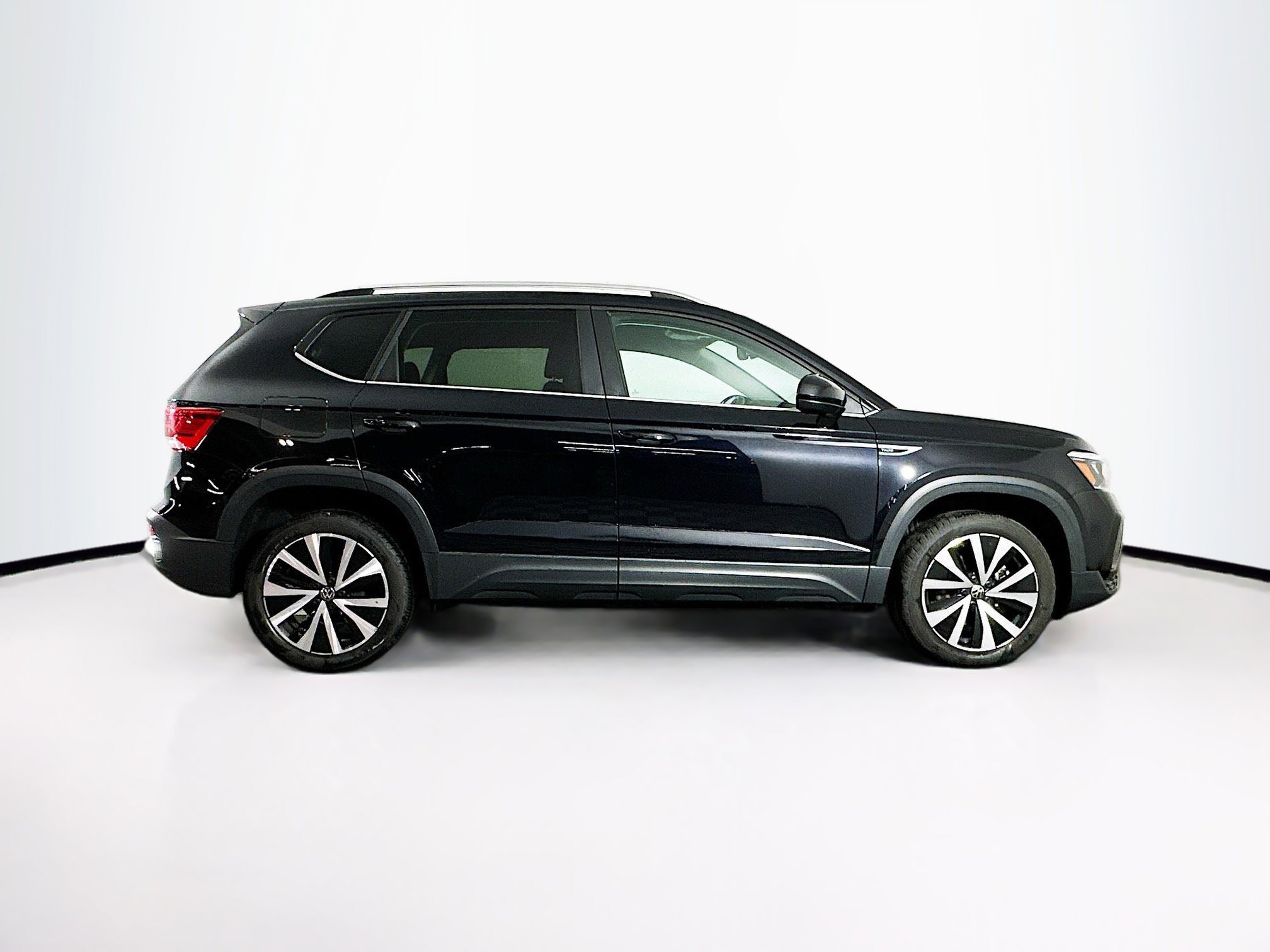 Used 2024 Volkswagen Taos SE image 10