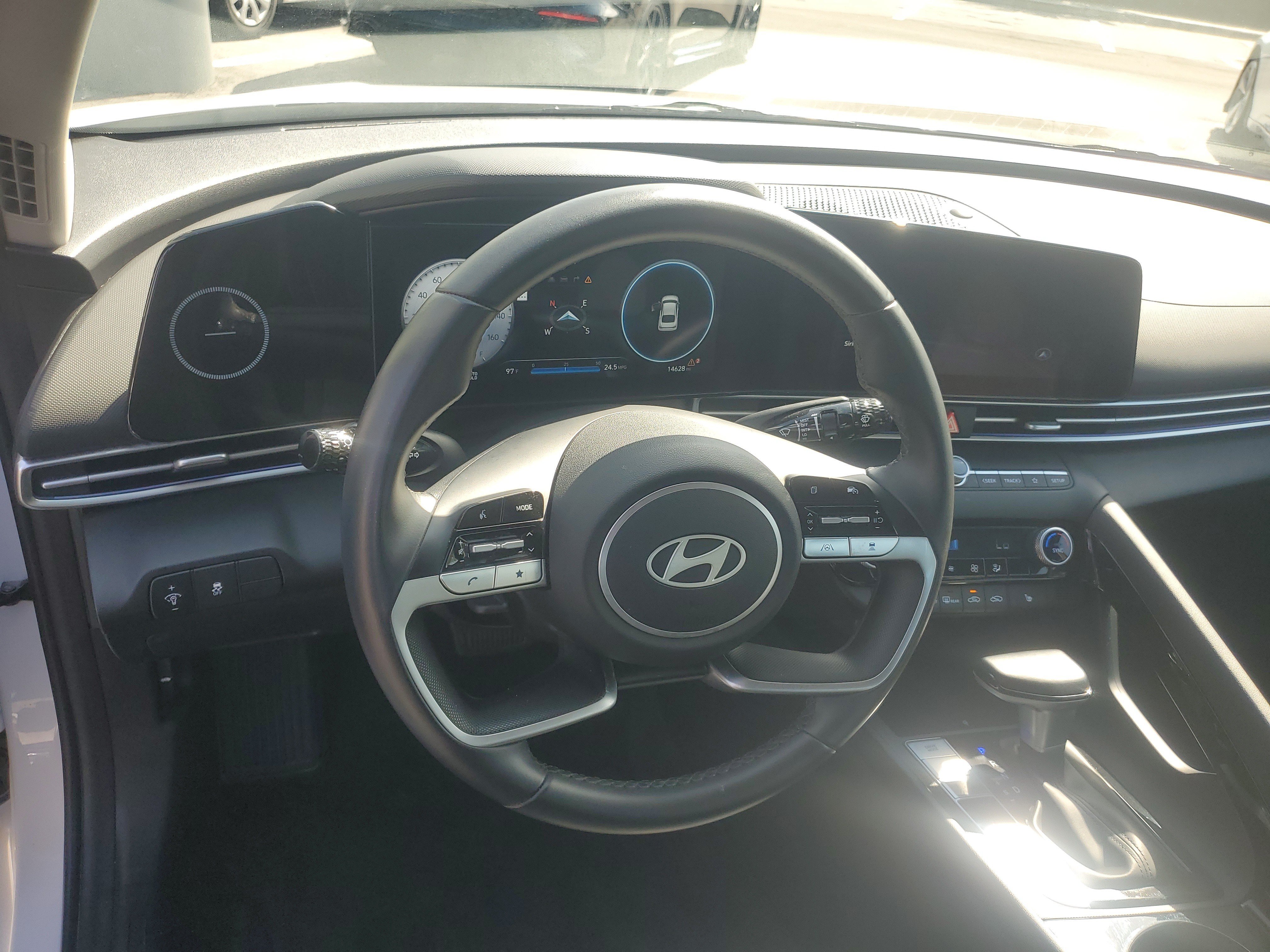 Used 2025 Hyundai Elantra Limited FWD image 15