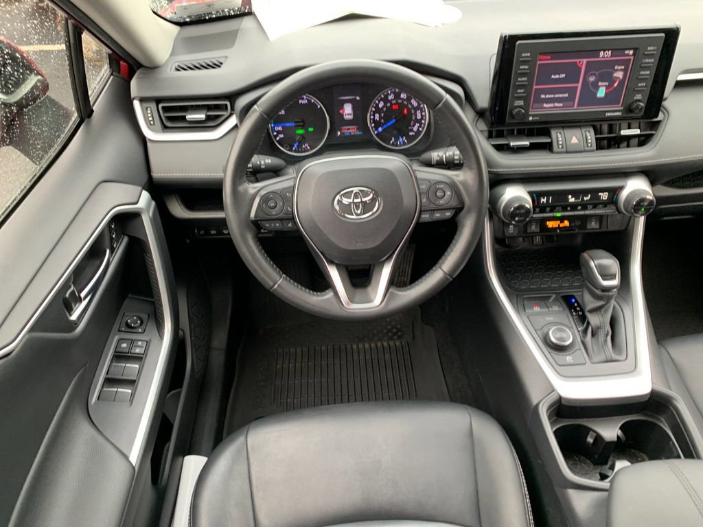 Used 2021 Toyota RAV4 XLE Premium image 16