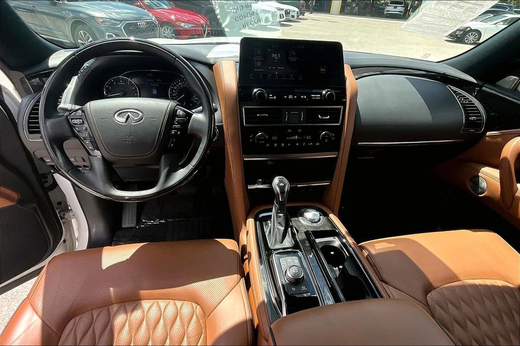 Used 2024 INFINITI QX80 Sensory image 3
