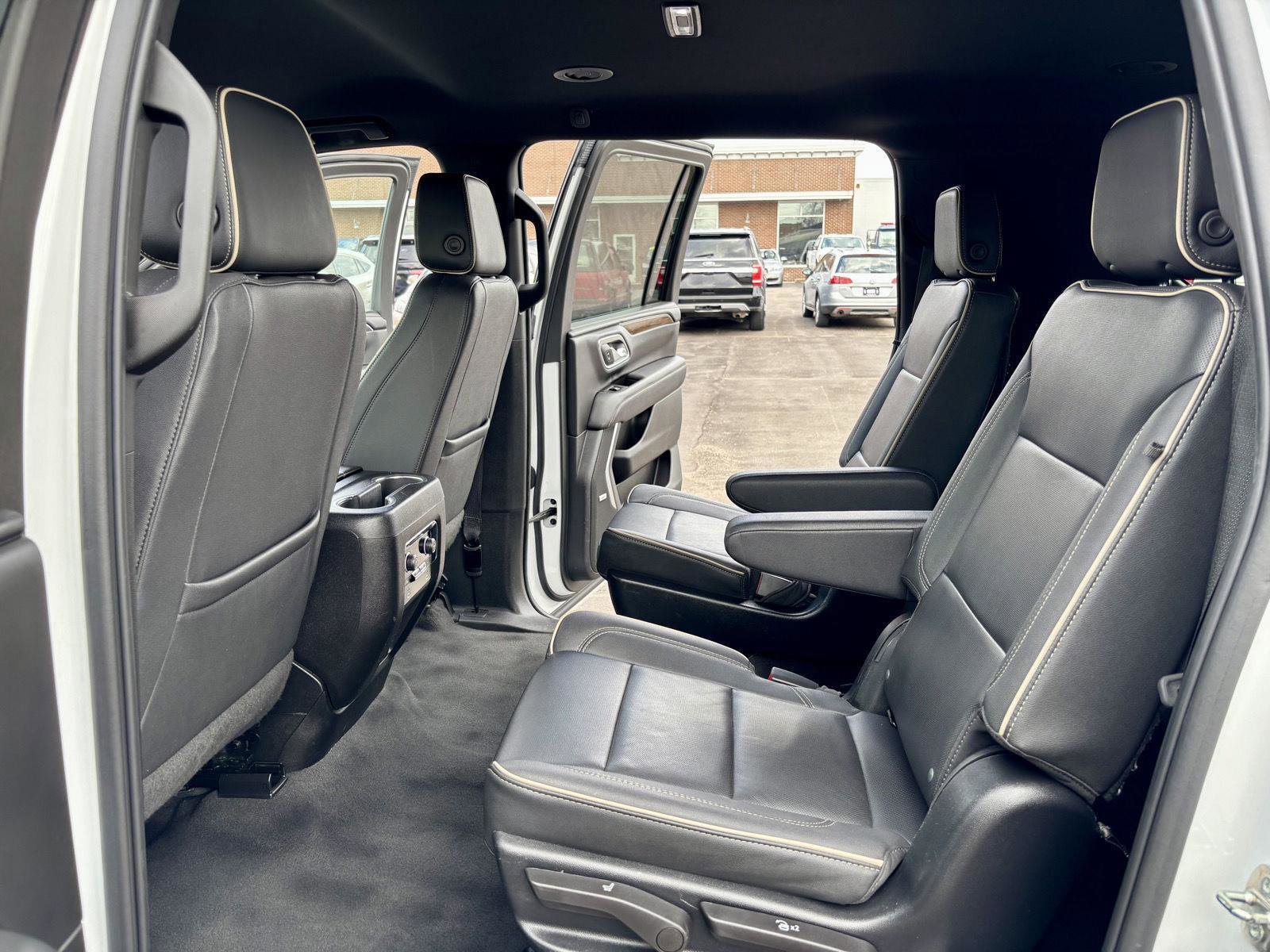Used 2023 Chevrolet Suburban Premier image 18