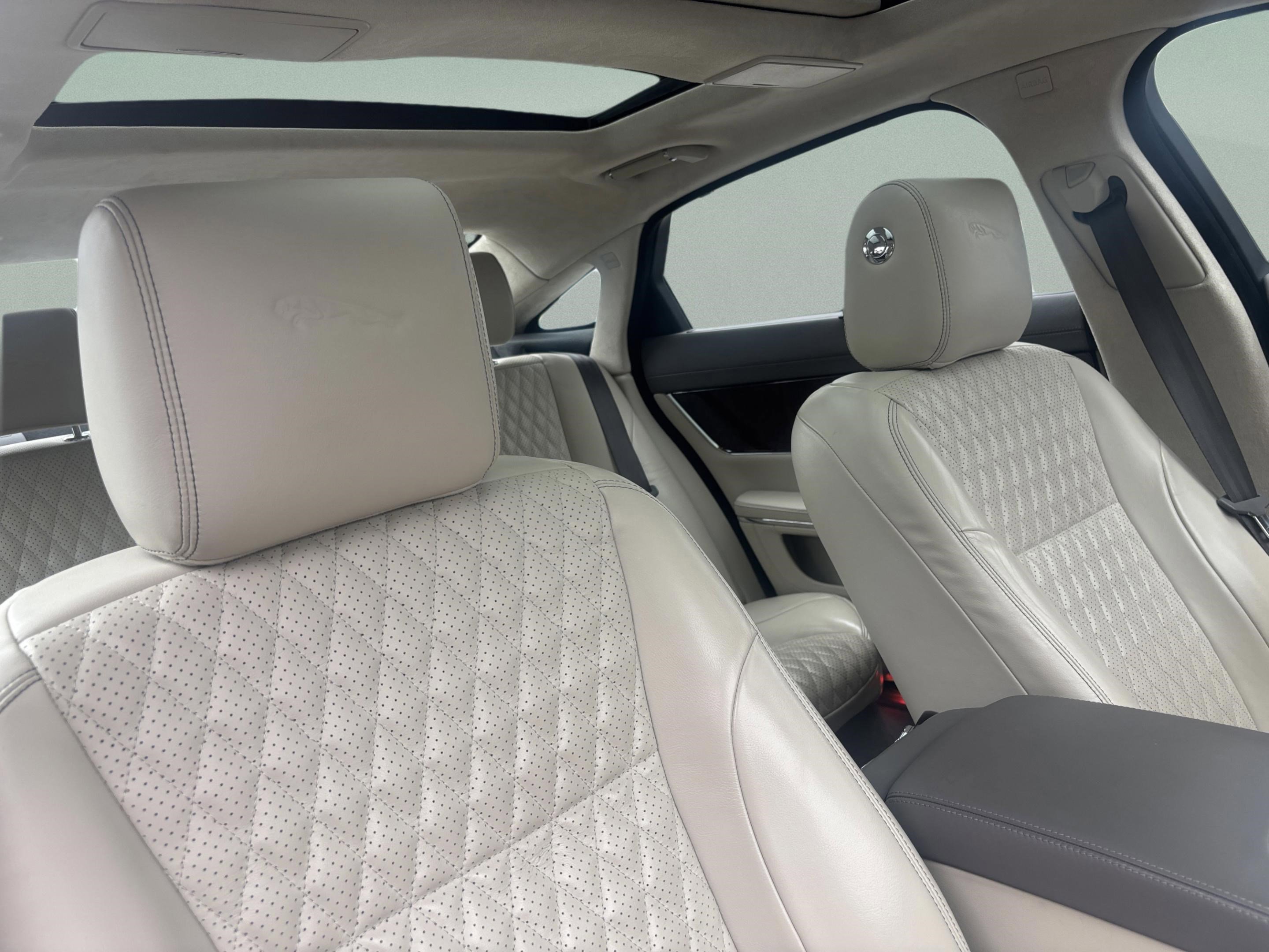 Used 2016 Jaguar XJ L Portfolio RWD image 9